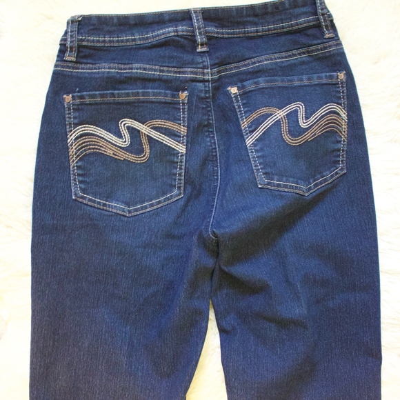 Capri Jeans - Picture 5 of 6
